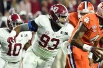 Jan 11, 2016; Glendale, AZ, USA; Clemson Tigers quarterback Deshaun Watson (4) is pressured by Alabama Crimson Tide defensive lineman Jonathan Allen (93) in the first quarter in the 2016 CFP National Championship at University of Phoenix Stadium. Mandator