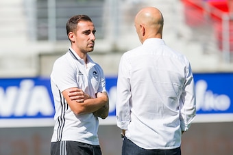 EIBAR, SPAIN - AUGUST 27:  Head coach Francisco Martin Ayestaran and Paco Alcacer of Valencia CF prior to the start the La Liga match between SD Eibar and Valencia CF at Ipurua Municipal Stadium on August 27, 2016 in Eibar, Spain.  (Photo by Juan Manuel S