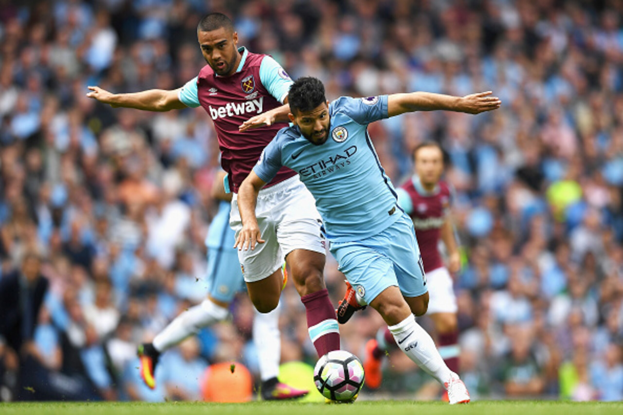 MANCHESTER, ENGLAND - AUGUST 28: Sergio Aguero of Manchester City is challenged by Winston Reid of West Ham United during the Premier League match between Manchester City and West Ham United at Etihad Stadium on August 28, 2016 in Manchester, England. ( MANCHESTER, ENGLAND - AUGUST 28: Sergio Aguero of Manchester City is challenged by Winston Reid of West Ham United during the Premier League match between Manchester City and West Ham United at Etihad Stadium on August 28, 2016 in Manchester, England. (