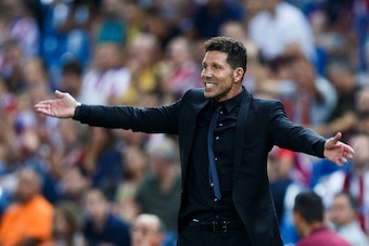 MADRID, SPAIN - AUGUST 21: Head coach Diego Pablo Simeone of Atletico de Madrid gives instructions during the La Liga match between Club Atletico de Madrid and Deportivo Alaves at Vicente Calderon stadium on August 21, 2016 in Madrid, Spain. (Photo by Gon