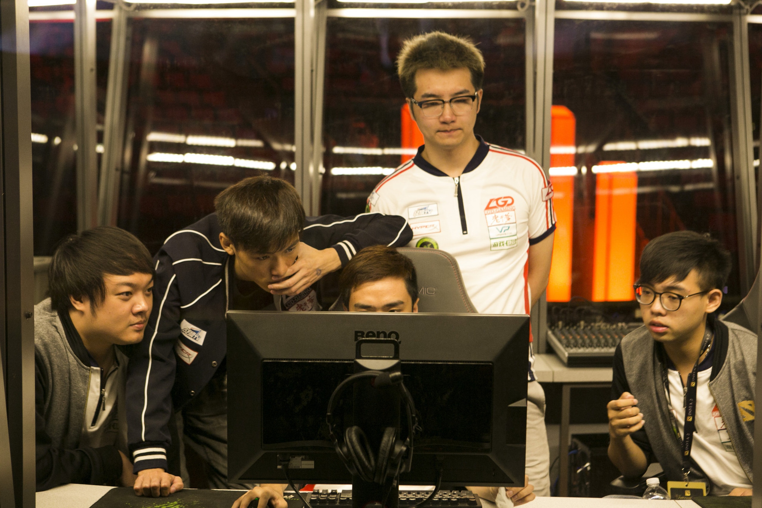 A number of Chinese teams, including LGD Gaming, suddenly disbanded on Tuesday.