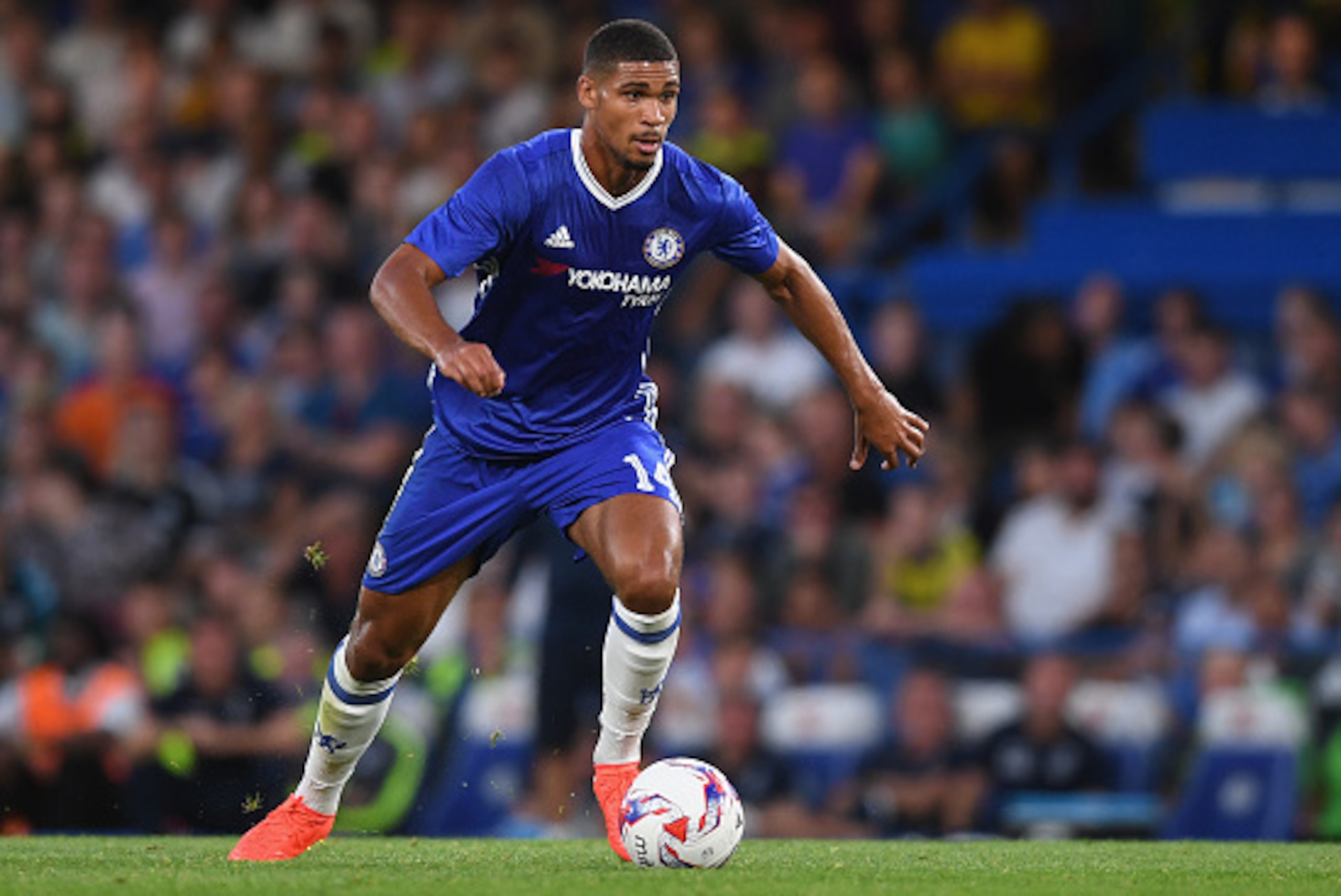 LONDON, ENGLAND - AUGUST 23: Ruben Loftus-Cheek of Chelsea in action during the EFL Cup second round match between Chelsea and Bristol Rovers at Stamford Bridge on August 23, 2016 in London, England. (Photo by Michael Regan/Getty Images ) LONDON, ENGLAND - AUGUST 23: Ruben Loftus-Cheek of Chelsea in action during the EFL Cup second round match between Chelsea and Bristol Rovers at Stamford Bridge on August 23, 2016 in London, England. (Photo by Michael Regan/Getty Images )