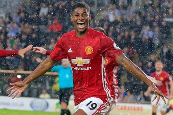 Manchester United's English striker Marcus Rashford celebrates after scoring their late winning goal during the English Premier League football match between Hull City and Manchester United at the KCOM Stadium in Kingston upon Hull, north east England on 