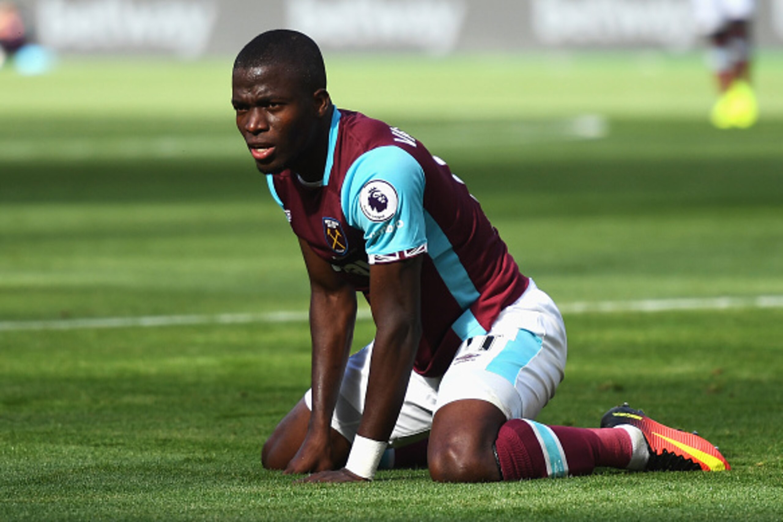 LONDON, ENGLAND - AUGUST 21: Enner Valencia of West Ham United looks on after going to ground during the Premier League match between West Ham United and AFC Bournemouth at London Stadium on August 21, 2016 in London, England. (Photo by Mike Hewitt/Gett LONDON, ENGLAND - AUGUST 21: Enner Valencia of West Ham United looks on after going to ground during the Premier League match between West Ham United and AFC Bournemouth at London Stadium on August 21, 2016 in London, England. (Photo by Mike Hewitt/Gett