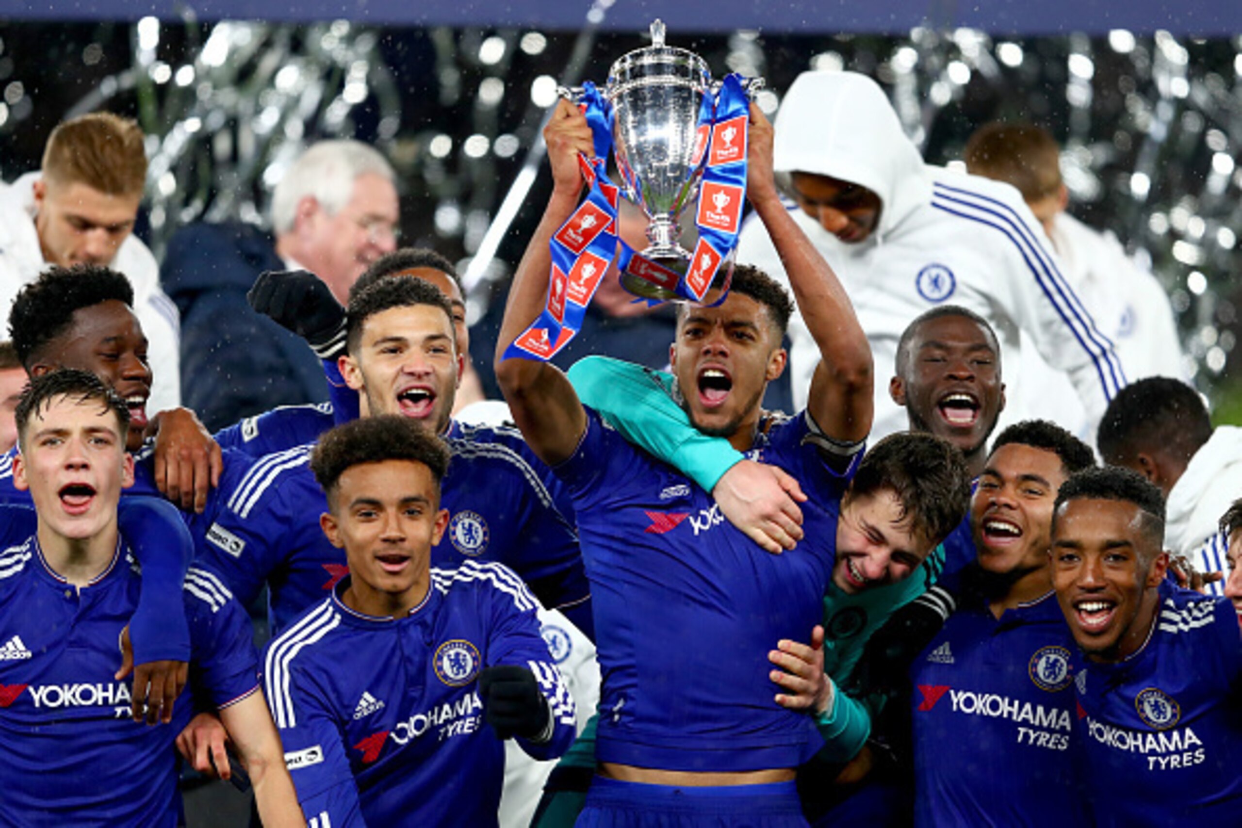LONDON, ENGLAND - APRIL 27: The Chelsea team Captain Jake Clarke-Salter lifts the trophy as Chelsea win the FA Youth Cup Final - Second Leg between Chelsea and Manchester City at Stamford Bridge on April 27, 2016 in London, England. (Photo by Clive Rose LONDON, ENGLAND - APRIL 27: The Chelsea team Captain Jake Clarke-Salter lifts the trophy as Chelsea win the FA Youth Cup Final - Second Leg between Chelsea and Manchester City at Stamford Bridge on April 27, 2016 in London, England. (Photo by Clive Rose