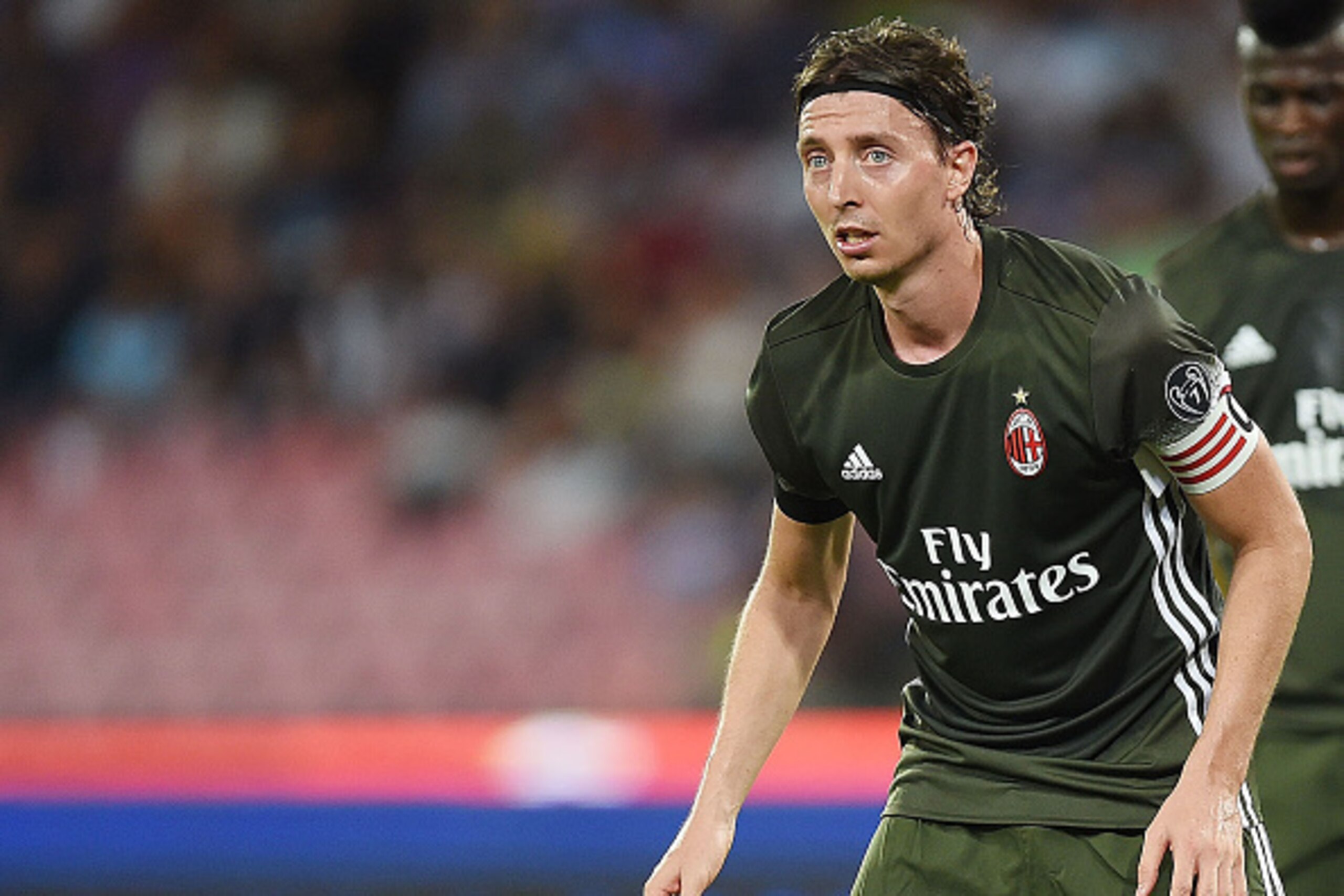 NAPLES, ITALY - AUGUST 27:  Riccardo Montolivo of Napoli in action before the Serie A match between SSC Napoli and AC Milan at Stadio San Paolo on August 27, 2016 in Naples, Italy.  (Photo by Francesco Pecoraro/Getty Images)