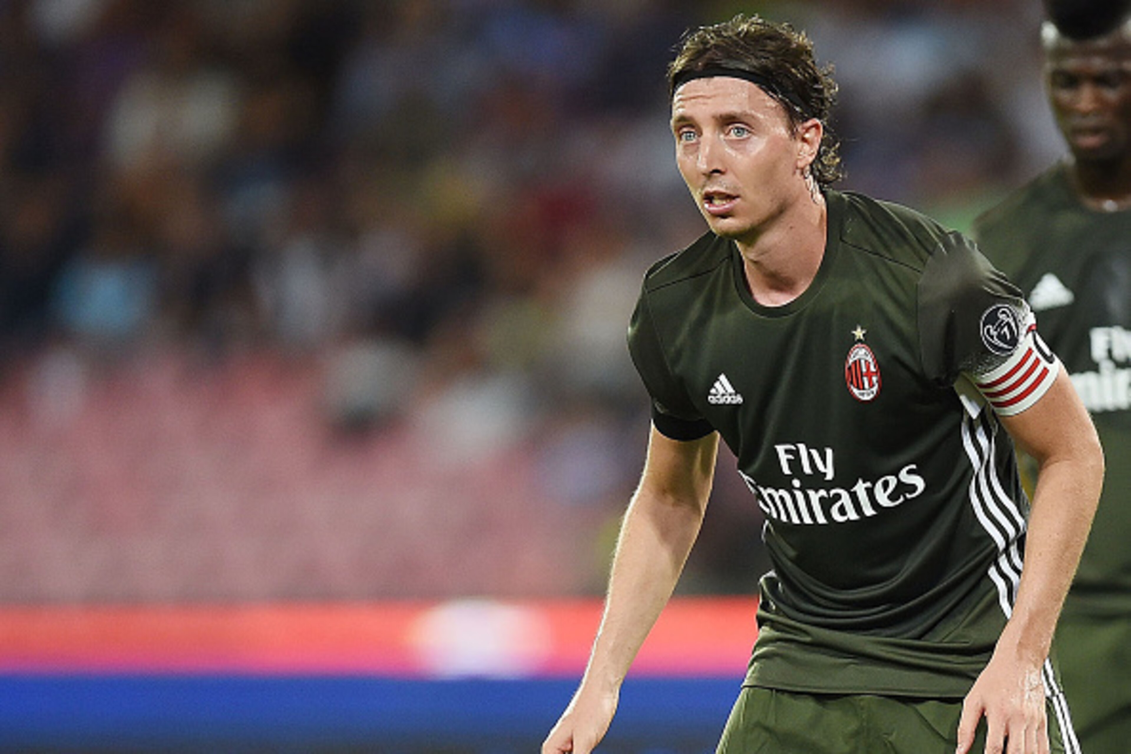 NAPLES, ITALY - AUGUST 27:  Riccardo Montolivo of Napoli in action before the Serie A match between SSC Napoli and AC Milan at Stadio San Paolo on August 27, 2016 in Naples, Italy.  (Photo by Francesco Pecoraro/Getty Images)