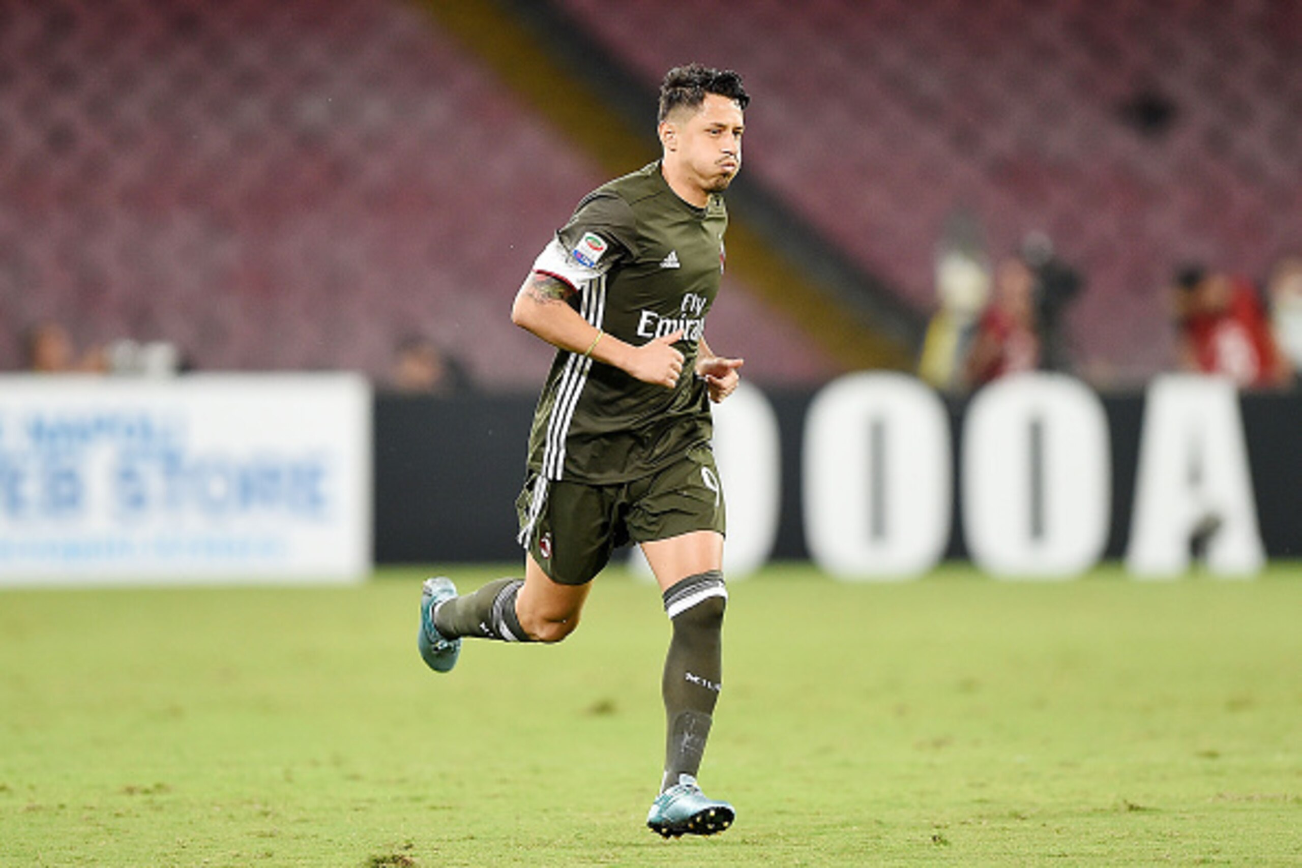 NAPLES, ITALY - AUGUST 27:  Gianluca Lapadula of AC Milan in action before the Serie A match between SSC Napoli and AC Milan at Stadio San Paolo on August 27, 2016 in Naples, Italy.  (Photo by Francesco Pecoraro/Getty Images)