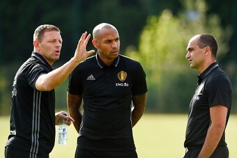 Belgium's national team assistant coach Graeme Jones (L) gestures as he talks with Belgium's national team assistant coach Thierry Henry (C) and Belgium's head coach Spanish Roberto Martinez (R) during a training session, three days before their football 