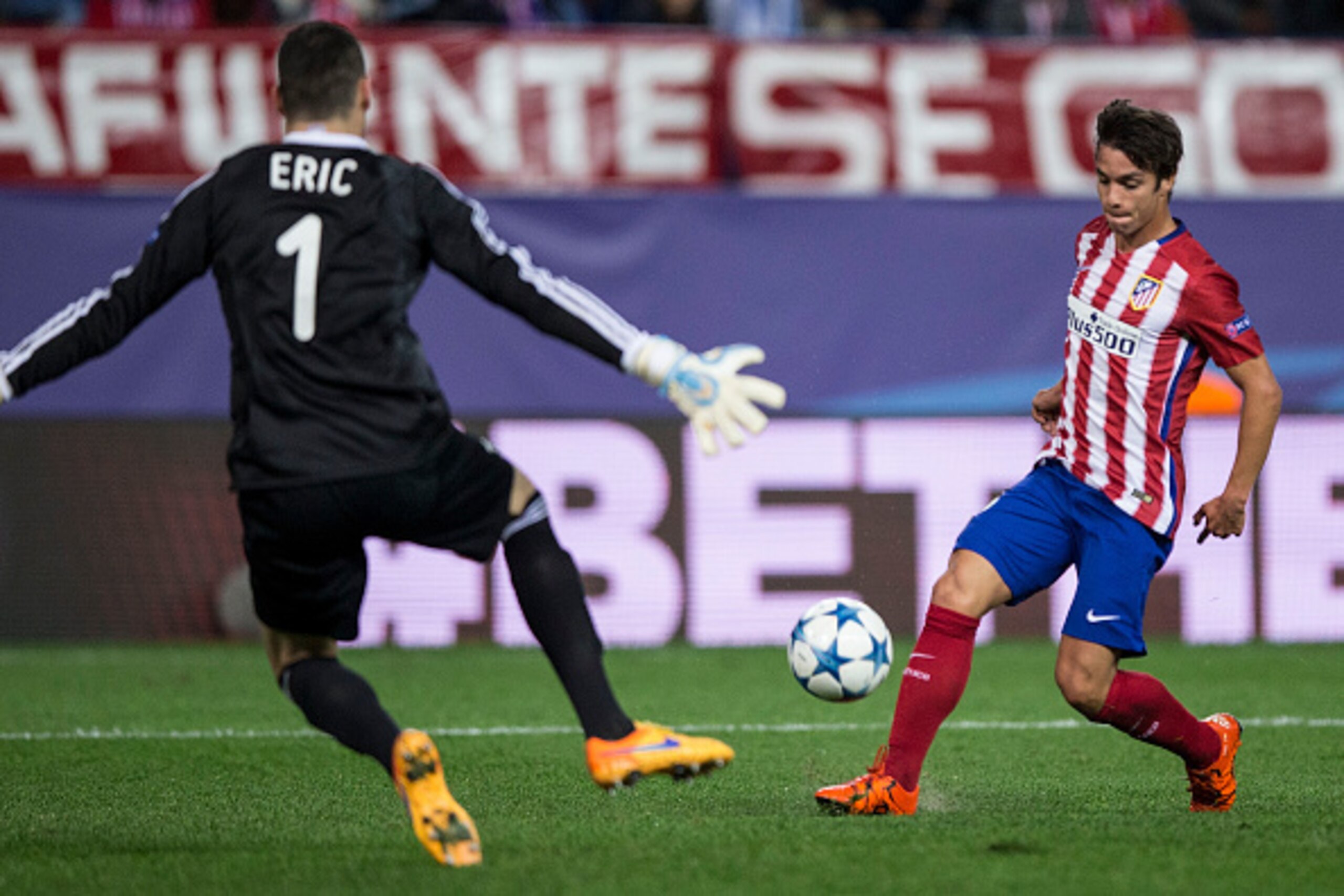 MADRID, SPAIN - OCTOBER 21:  Oliver Torres (R) of Atletico de Madrid scores their third goal during the UEFA Champions League Group C match between Club Atletico de Madrid and FC Astana at Vicente Calderon stadium on October 21, 2015 in Madrid, Spain.  (P