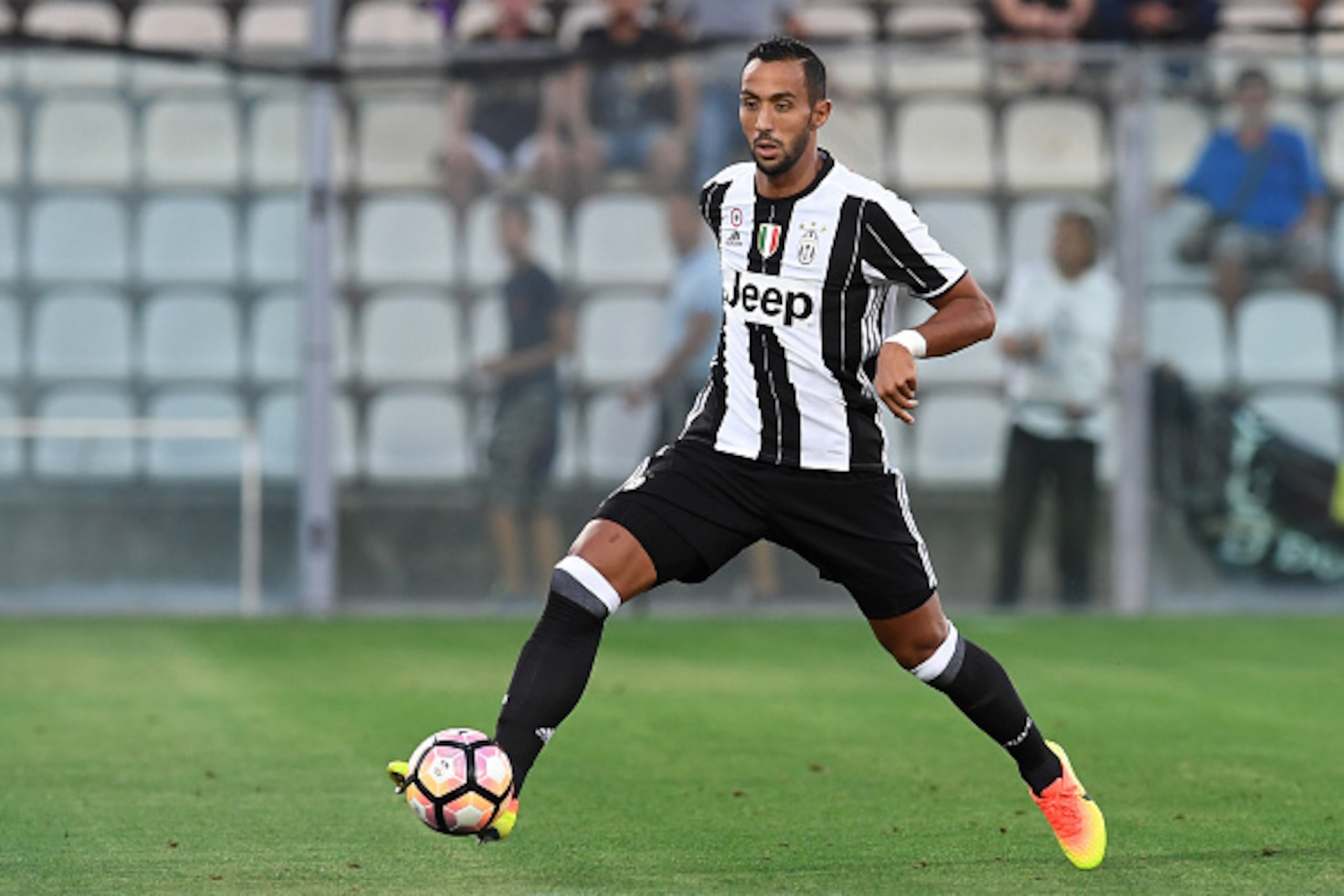 MODENA, ITALY - AUGUST 13:  Medhi Benatia of FC Juventus in action during the Pre-Season Friendly match between FC Juventus and Espanyol at Alberto Braglia Stadium on August 13, 2016 in Modena, Italy.  (Photo by Valerio Pennicino/Getty Images)