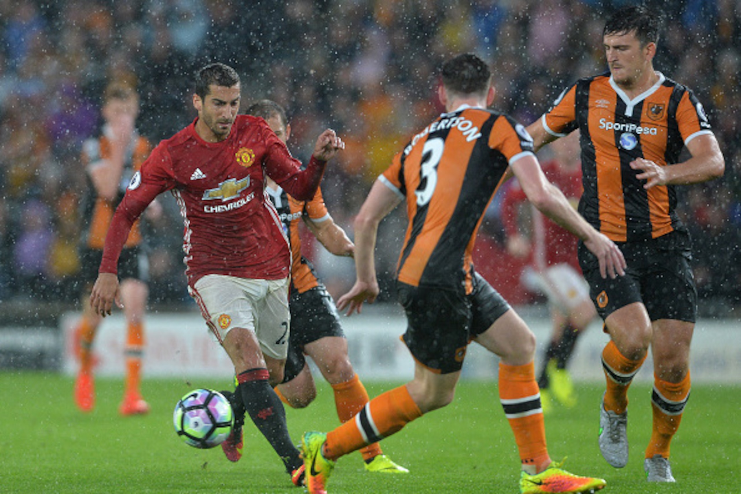 HULL, ENGLAND - AUGUST 27: Henrikh Mkhitaryan of Manchester United runs with the ball at the Hull City defence during the Premier League match between Manchester United FC and Hull City FC at KC Stadium on August 27, 2016 in Hull, England. (Photo by Mark 