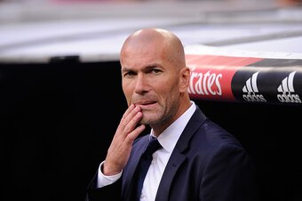 MADRID, SPAIN - AUGUST 27:  Manager Zinedine Zidane of Real Madrid looks on before the La Liga match between Real Madrid CF and RC Celta de Vigo at Estadio Santiago Bernabeu on August 27, 2016 in Madrid, Spain.  (Photo by Denis Doyle/Getty Images)