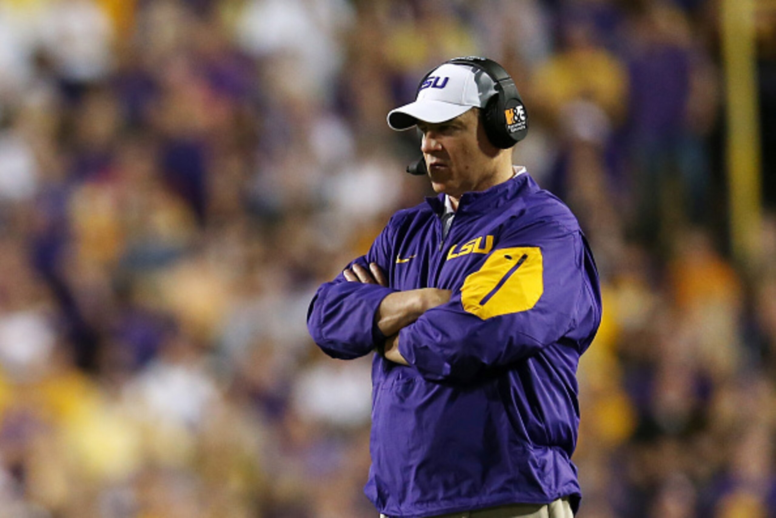 BATON ROUGE, LA - NOVEMBER 28:  Head coach Les Miles of the LSU Tigers looks on against the Texas A&M Aggies at Tiger Stadium on November 28, 2015 in Baton Rouge, Louisiana.  (Photo by Chris Graythen/Getty Images)
