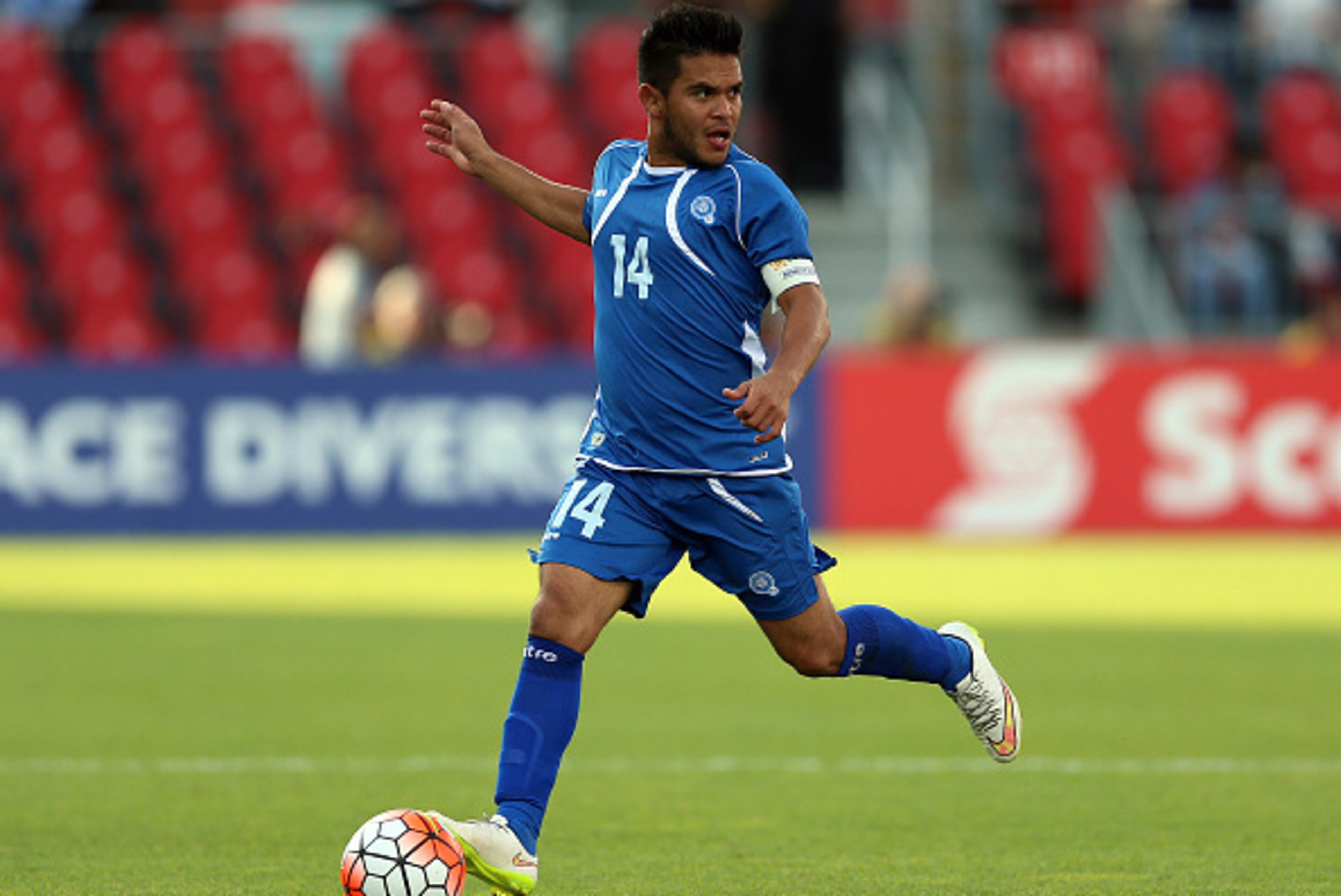 TORONTO, ON - JULY 14:  Andres Flores #14 of El Salvador during the 2015 CONCACAF Gold Cup Group B match between Jamaica and El Salvador at BMO Field on July 14, 2015 in Toronto, Ontario, Canada.  (Photo by Vaughn Ridley/Getty Images)