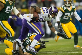 GREEN BAY, WI - JANUARY 3: Adrian Peterson #28 of the Minnesota Vikings carries the ball during an NFL game against the Green Bay Packers at Lambeau Field January 3, 2016 in Green Bay, Wisconsin.  (Photo by Tom Dahlin/Getty Images)