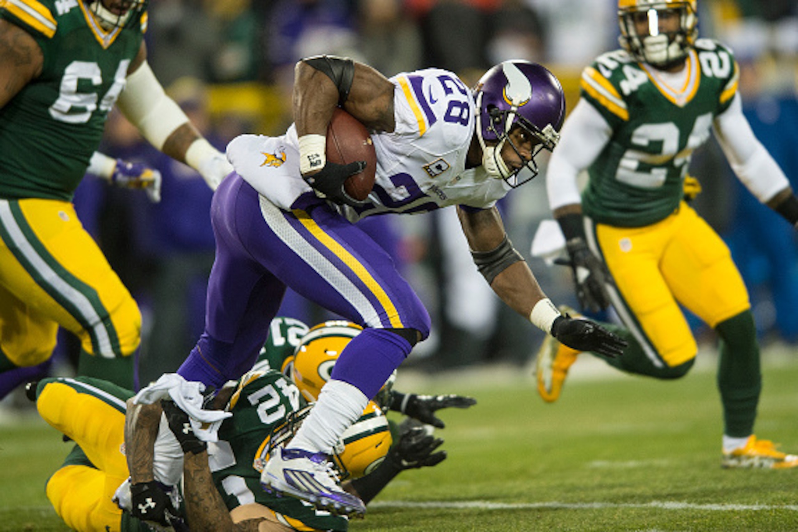 GREEN BAY, WI - JANUARY 3: Adrian Peterson #28 of the Minnesota Vikings carries the ball during an NFL game against the Green Bay Packers at Lambeau Field January 3, 2016 in Green Bay, Wisconsin.  (Photo by Tom Dahlin/Getty Images)