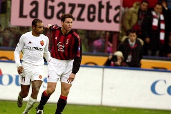 MILAN - DECEMBER 7:  Fernando Redondo of AC Milan in action during the Serie A match between AC Milan and Roma, played at the 'Giuseppe Meazza' San Siro Stadium, Milan, Italy on December 7, 2002.  (Photo by Grazia Neri/Getty Images)