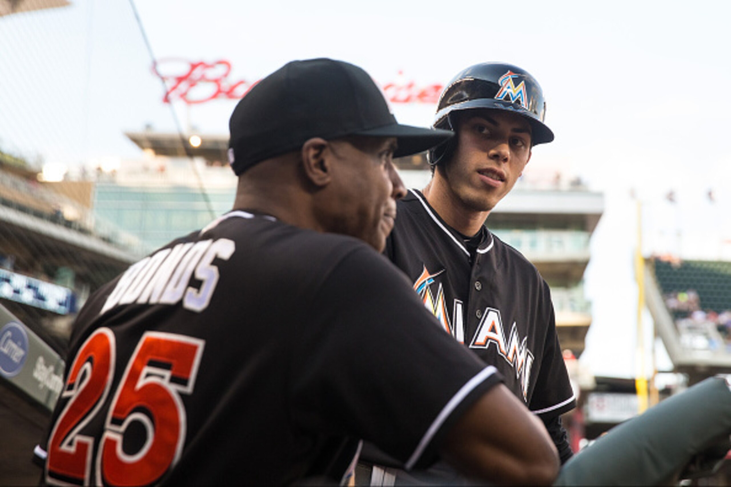 MINNEAPOLIS, MN- JUNE 09: Christian Yelich #21 of the Miami Marlins talks with Barry Bonds #25 against the Minnesota Twins on June 9, 2016 at Target Field in Minneapolis, Minnesota. The Marlins defeated the Twins 10-3. (Photo by Brace Hemmelgarn/Minnesota