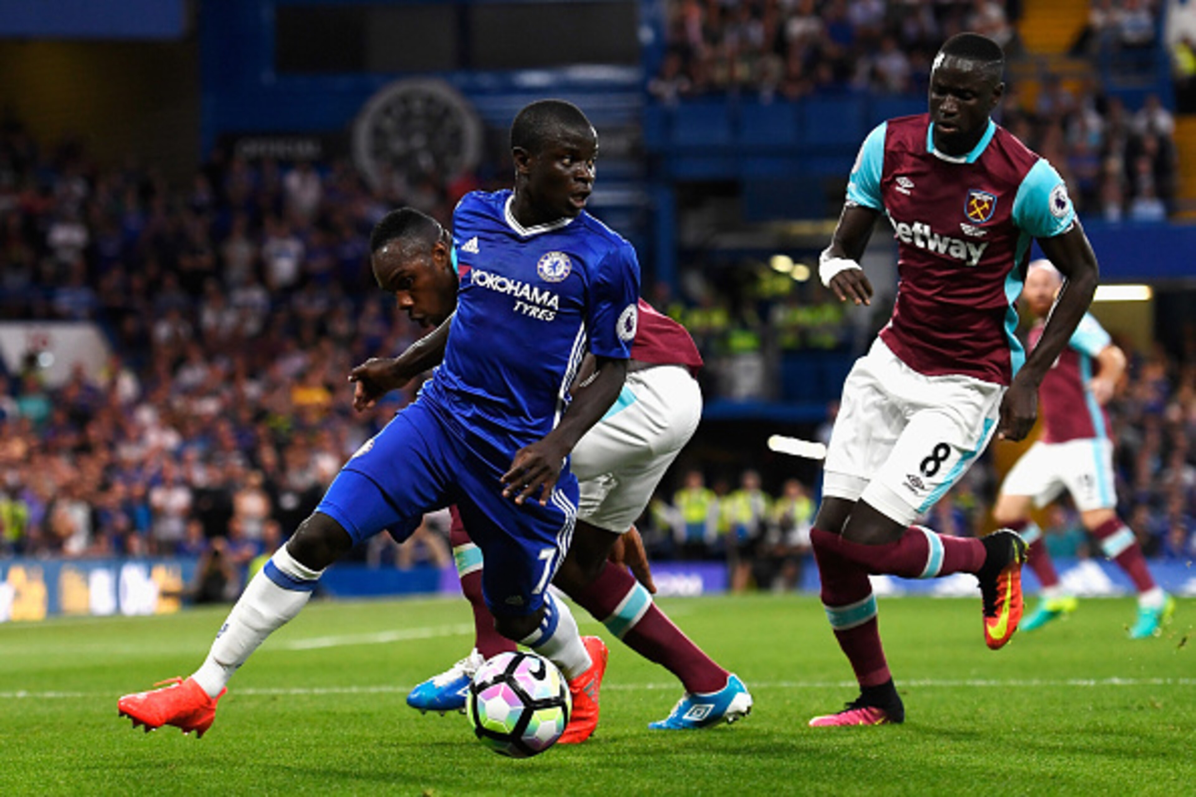LONDON, ENGLAND - AUGUST 15:  N'Golo Kante of Chelsea is closed down by Michail Antonio and Cheikhou Kouyate of West Ham United during the Premier League match between Chelsea and West Ham United at Stamford Bridge on August 15, 2016 in London, England.  