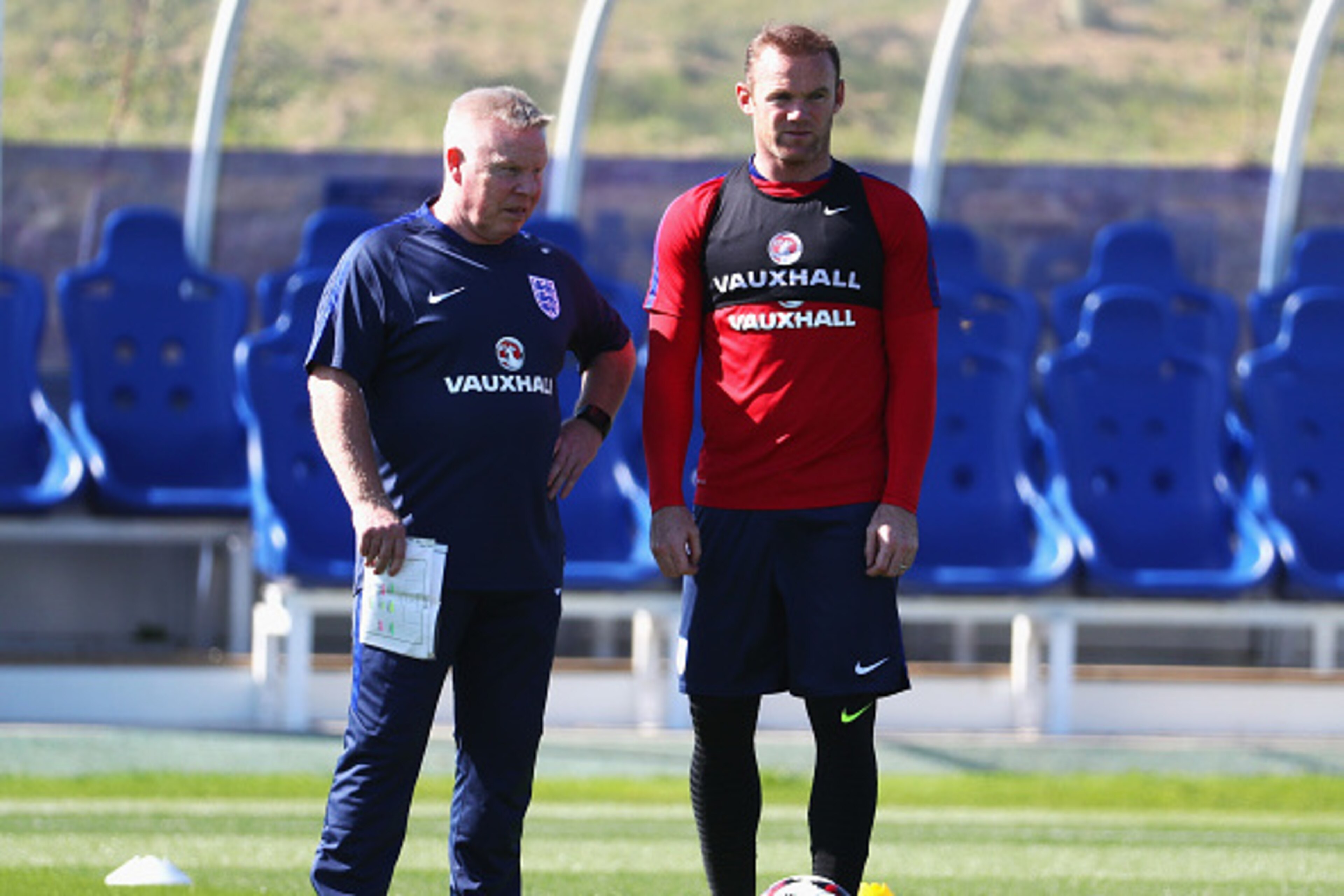 BURTON-UPON-TRENT, ENGLAND - AUGUST 30:  Wayne Rooney of England talks with assistant manager Sammy Lee during an England training session at St George's Park on August 30, 2016 in Burton-upon-Trent, England.  (Photo by Matthew Lewis/Getty Images)