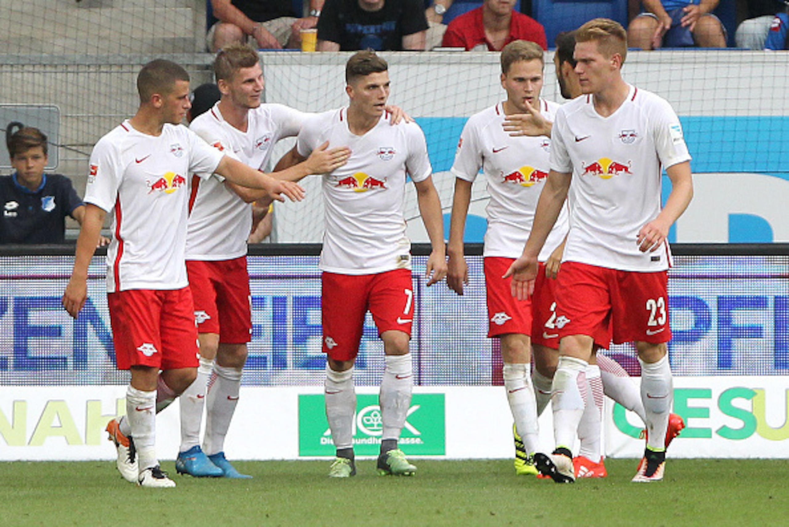 Leipzig's Austrian midfielder Marcel Sabitzer celebrate scoring the 2-2 during the German first division Bundesliga football match of TSG 1899 Hoffenheim vs RB Leipzig in Sinsheim, southern Germany, on August 28, 2016.  / AFP / DANIEL ROLAND / RESTRICTION