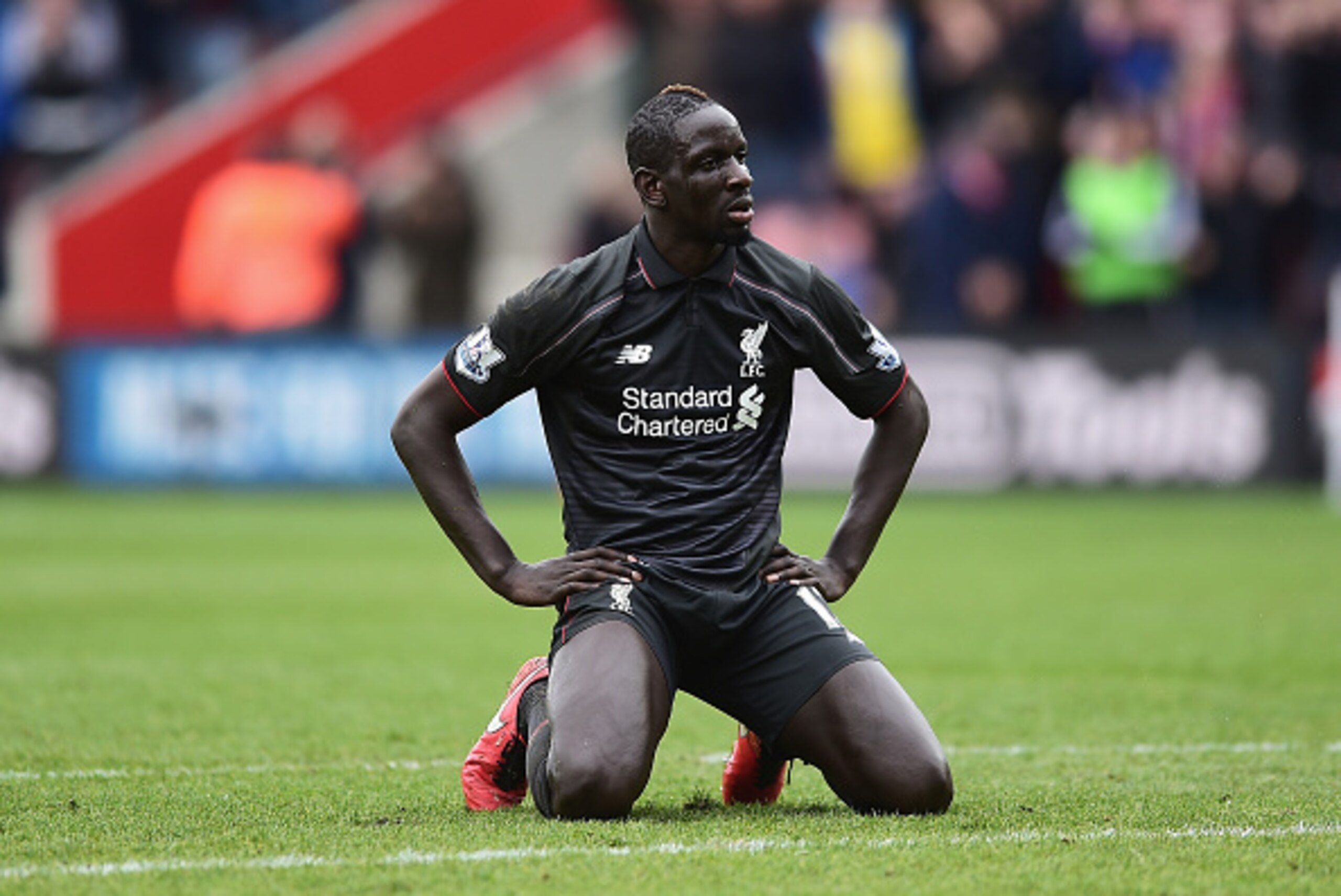 SOUTHAMPTON, ENGLAND - MARCH 20:  Mamadou Sakho of Liverpool looks dejected as Graziano Pelle of Southampton scores their second goal during the Barclays Premier League match between Southampton and Liverpool at St Mary's Stadium on March 20, 2016 in Sout