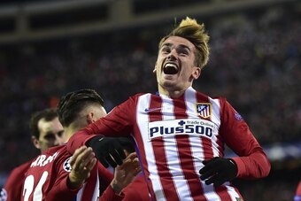 Atletico Madrid's French forward Antoine Griezmann celebrates a goal during the UEFA Champions League Group C football match Club Atletico de Madrid vs Galatasaray AS at the Vicente Calderon stadium in Madrid on November 25, 2015.    / AFP / JAVIER SORIAN