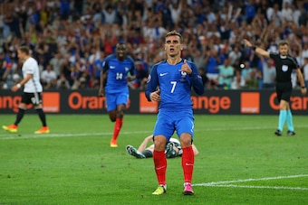 MARSEILLE, FRANCE - JULY 07:  Antoine Griezmann of France celebrates scoring his team's second goal during the UEFA EURO semi final match between Germany and France at Stade Velodrome on July 7, 2016 in Marseille, France.  (Photo by Alex Livesey/Getty Ima