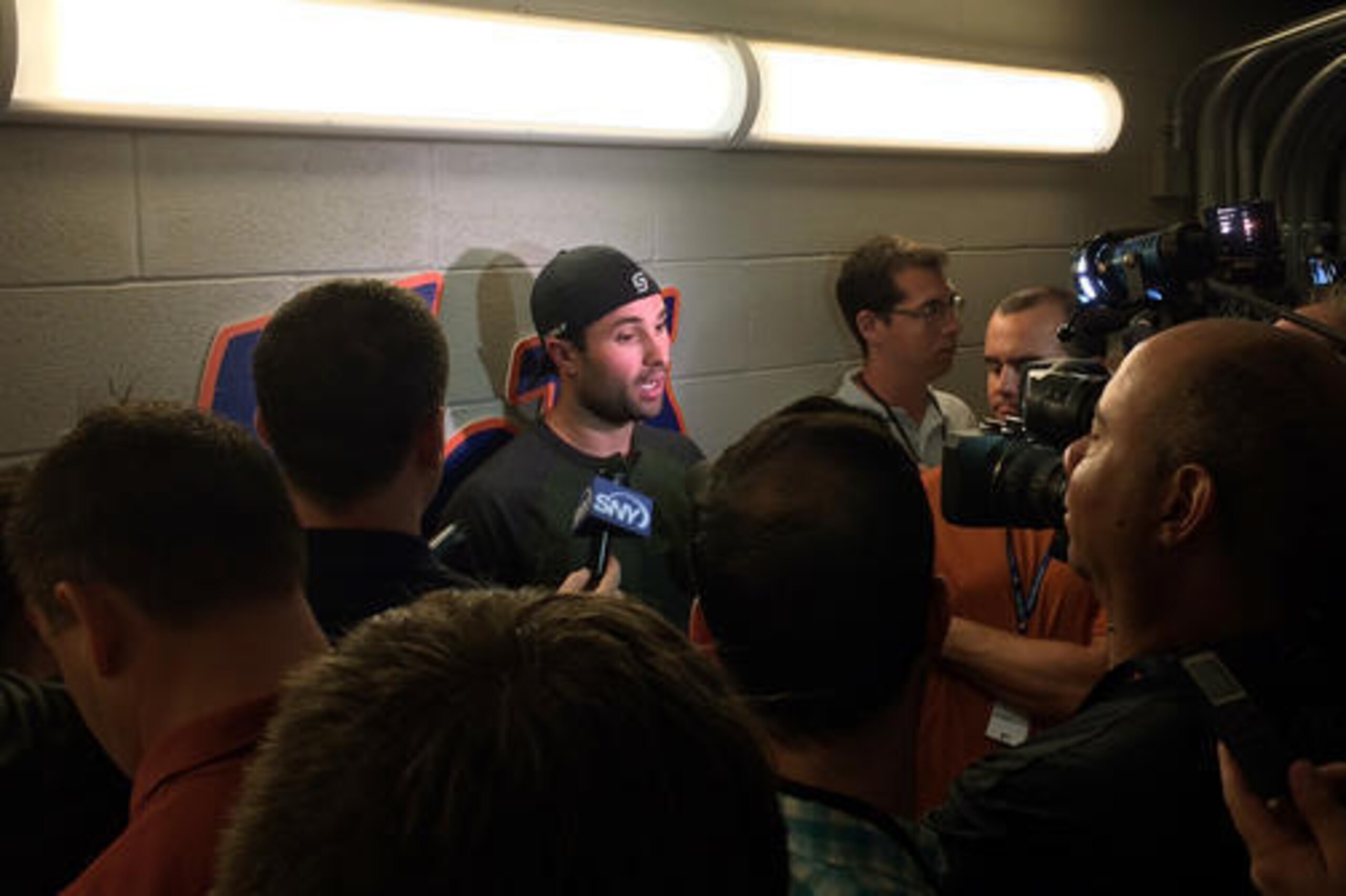 Neil Walker hit 23 home runs for the Mets, but he announced Thursday he's having season-ending back surgery.