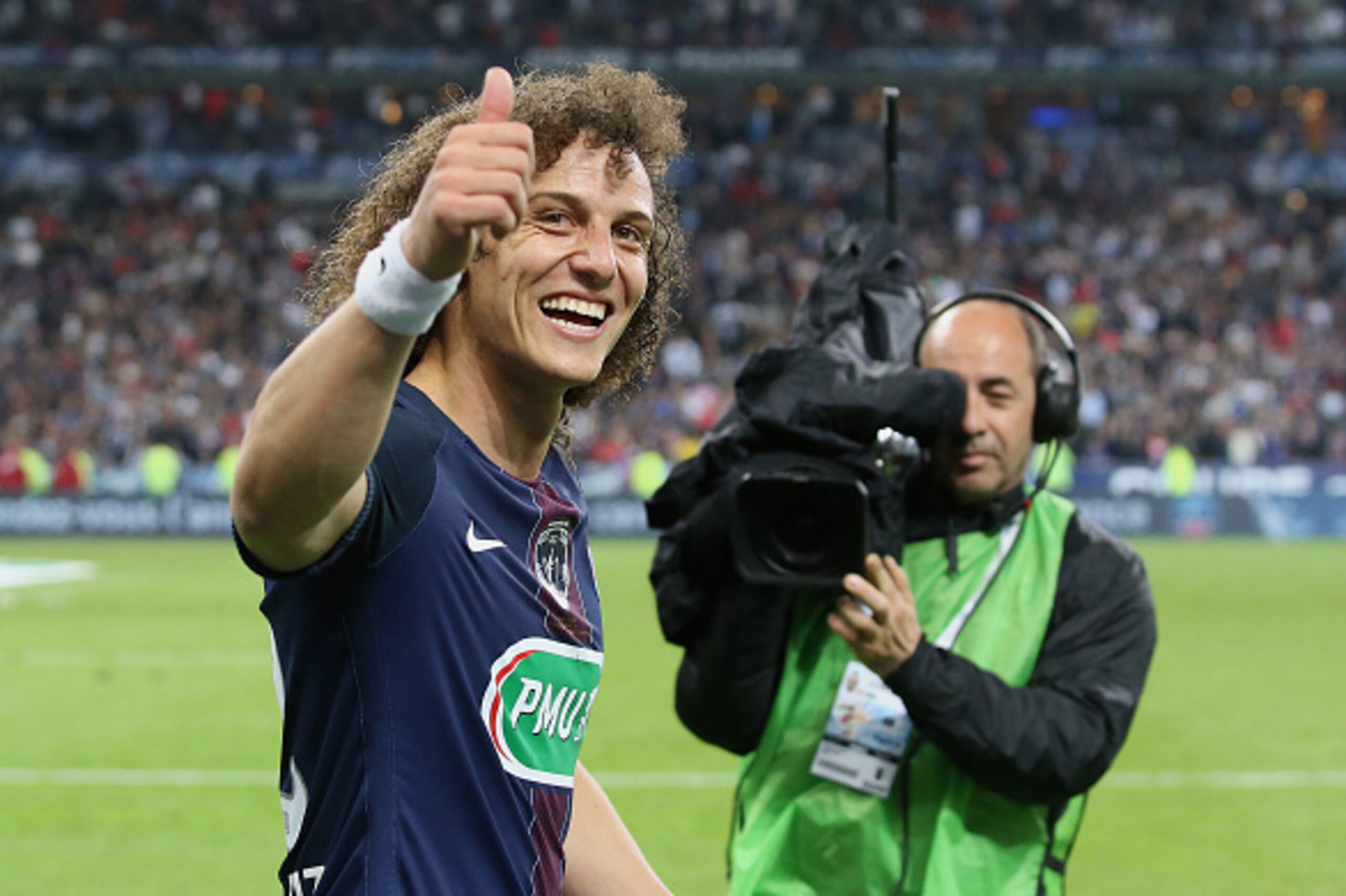 PARIS, FRANCE - MAY 21: David Luiz of PSG celebrates winning the French Cup following the French Cup Final match between Paris Saint-Germain (PSG) and Olympique de Marseille (OM) at Stade de France on May 21, 2016 in Saint-Denis nearby Paris, France. (Pho