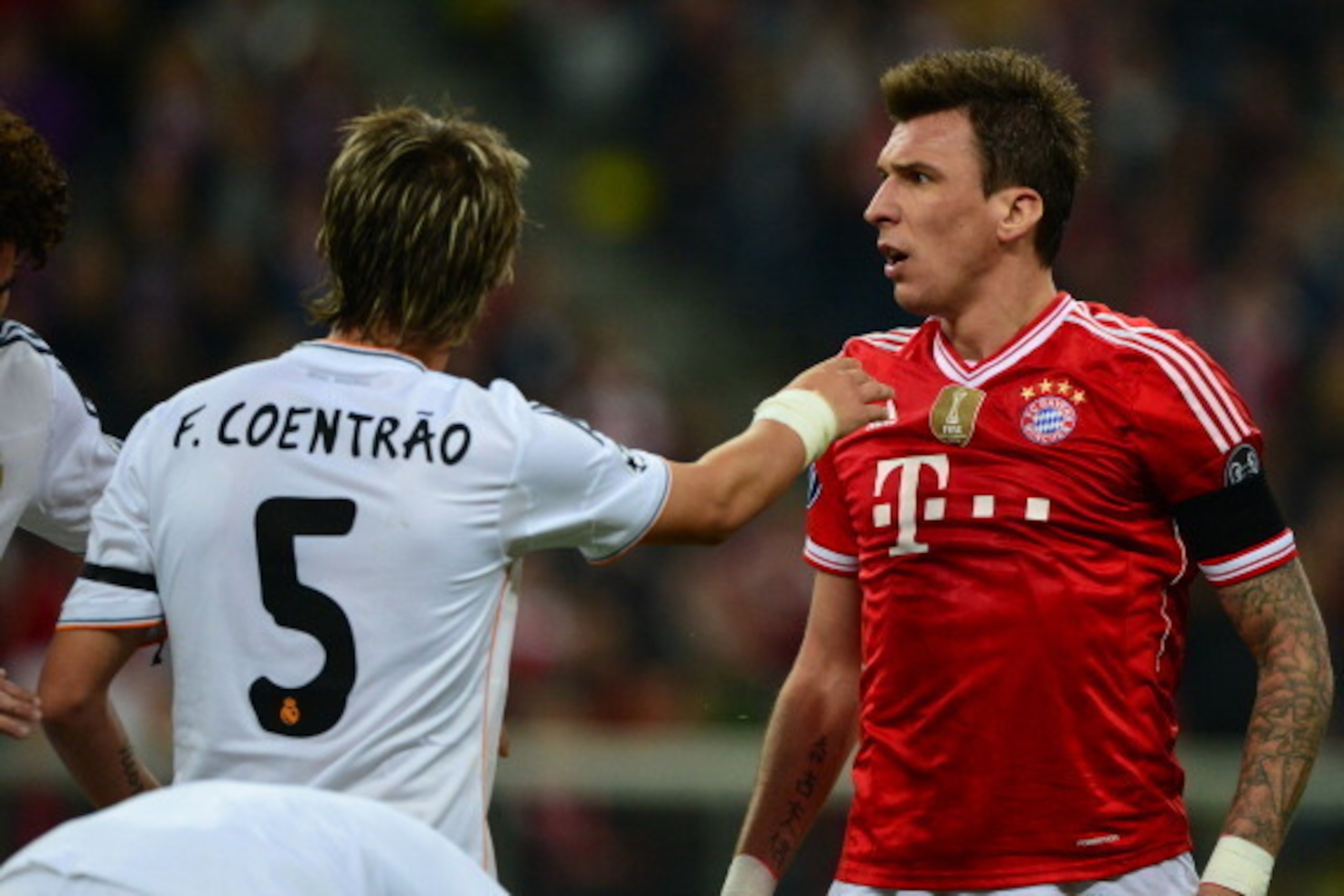 Bayern Munich's Croatian striker Mario Mandzukic (R) and Real Madrid's Portuguese defender Fabio Coentrao vie for the ball during the UEFA Champions League second-leg semi-final football match FC Bayern Munich vs Real Madrid CF in Munich, southern Germany