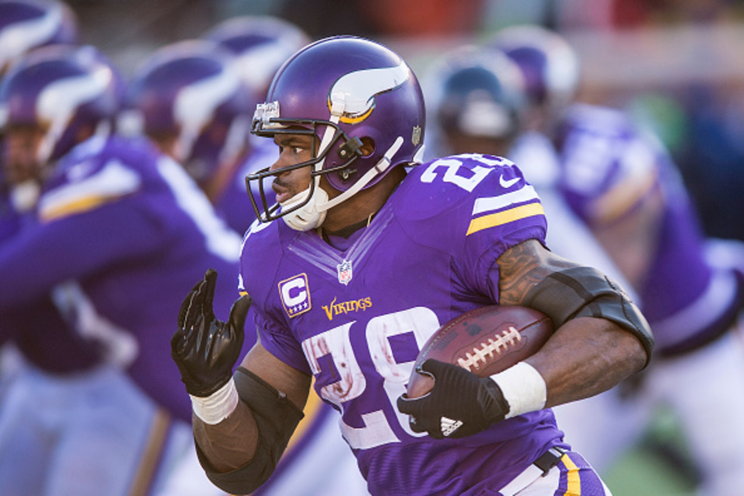 MINNEAPOLIS, MN - JANUARY 10: Adrian Peterson #28 of the Minnesota Vikings carries the ball during an NFL game against the Seattle Seahawks at TCF Bank Stadium January 10, 2016 in Minneapolis, Minnesota.  (Photo by Tom Dahlin/Getty Images)