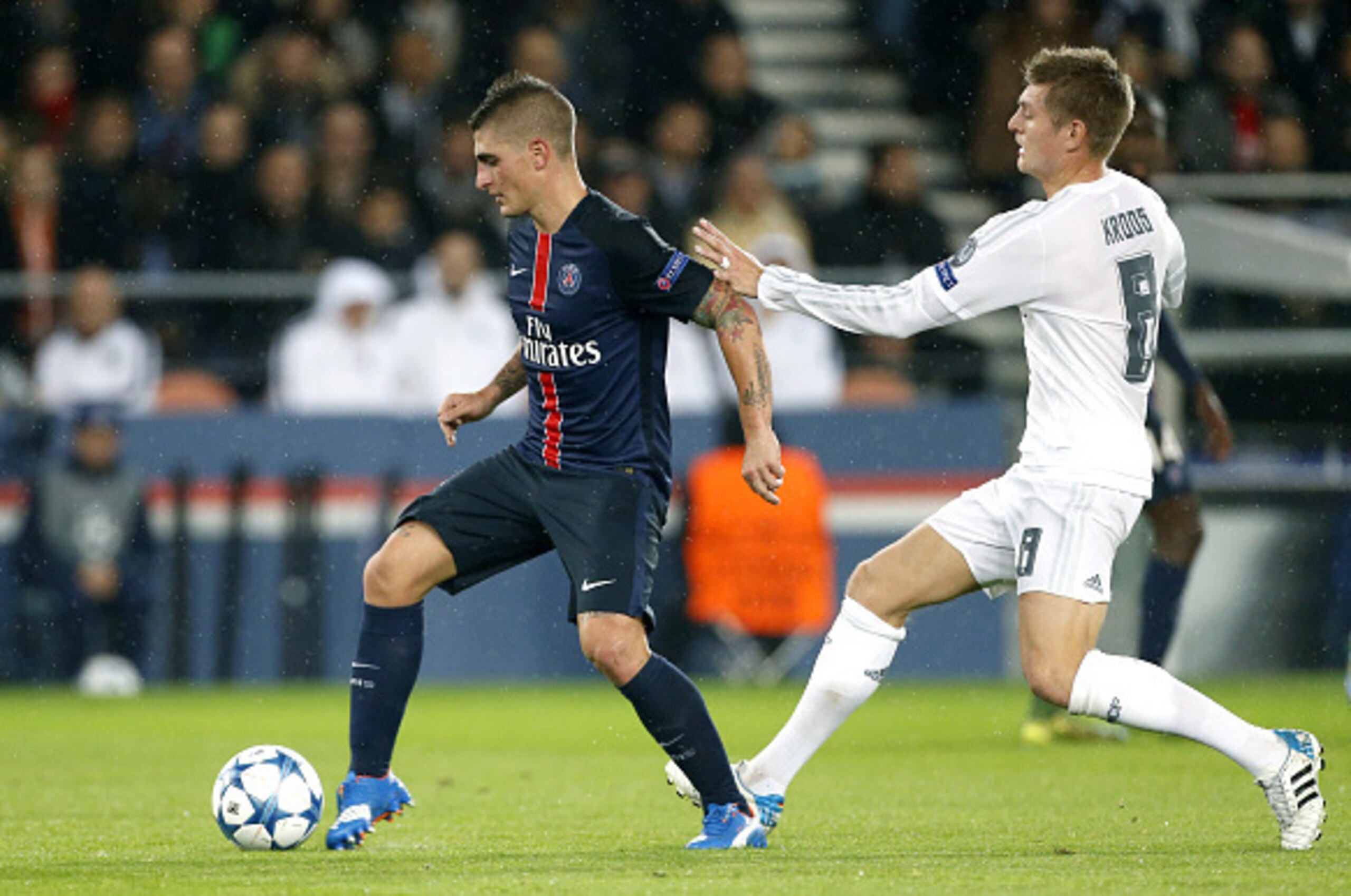 PARIS, FRANCE - OCTOBER 21: Marco Verratti of PSG and Toni Kroos of Real Madrid in action during the UEFA Champions League match between Paris Saint-Germain (PSG) and Real Madrid at Parc des Princes stadium on October 21, 2015 in Paris, France. (Photo by 