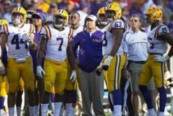 Sep 3, 2016; Green Bay, WI, USA;   LSU Tigers head coach Les Miles looks to the scoreboard surrounded by players during the fourth quarter against the Wisconsin Badgers at Lambeau Field. Mandatory Credit: Jeff Hanisch-USA TODAY Sports