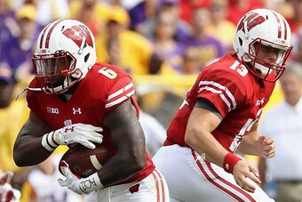 GREEN BAY, WI - SEPTEMBER 03:  Bart Houston #13 of the Wisconsin Badgers hands off to Corey Clement #6 during the first half against the LSU Tigers at Lambeau Field on September 3, 2016 in Green Bay, Wisconsin.  (Photo by Jonathan Daniel/Getty Images)