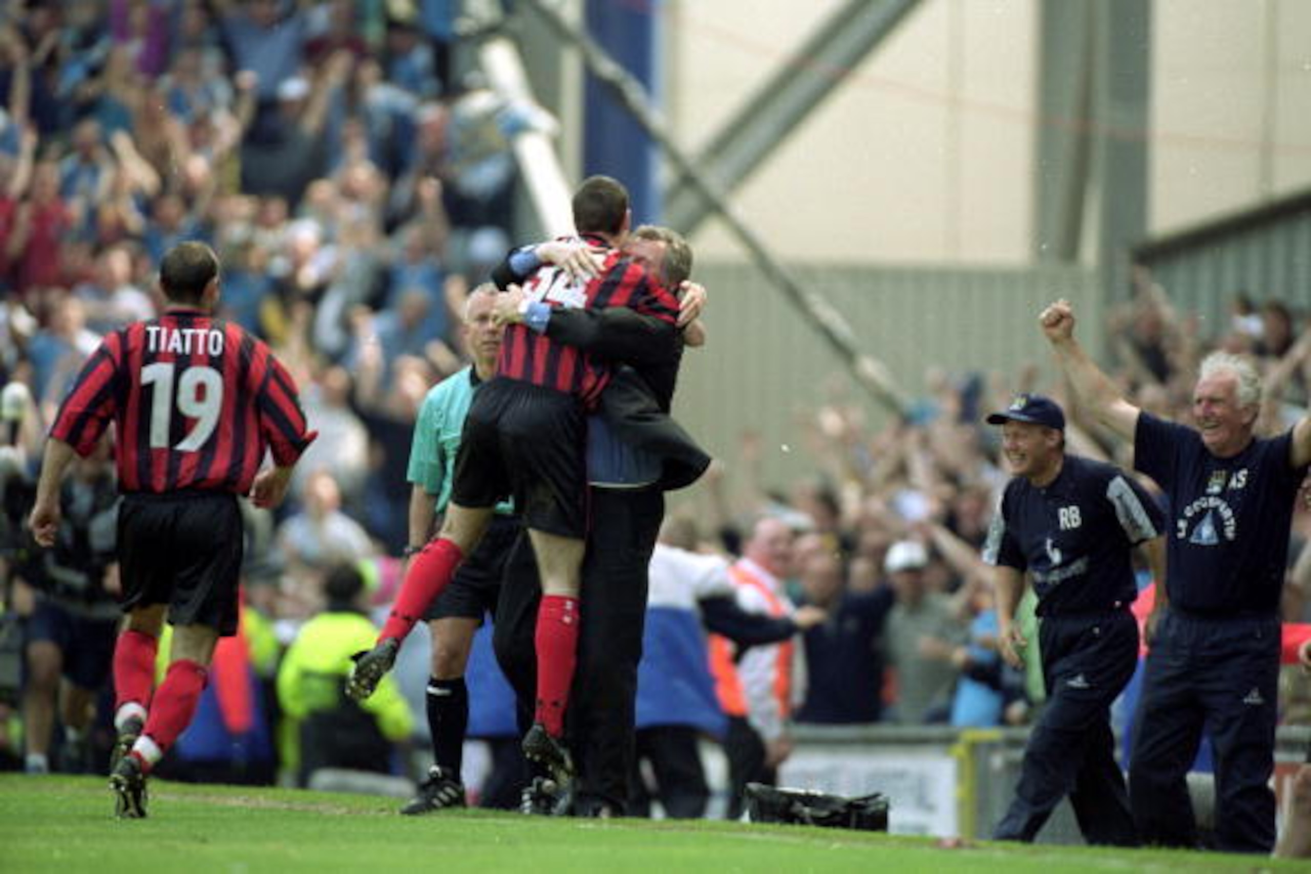 7 May 2000:  Manchester City manager Joe Royle celebrates a goal against Blackburn Rovers during the Nationwide League Division One match at Ewood Park in Blackburn, England. \ Mandatory Credit: Ross Kinnaird /Allsport