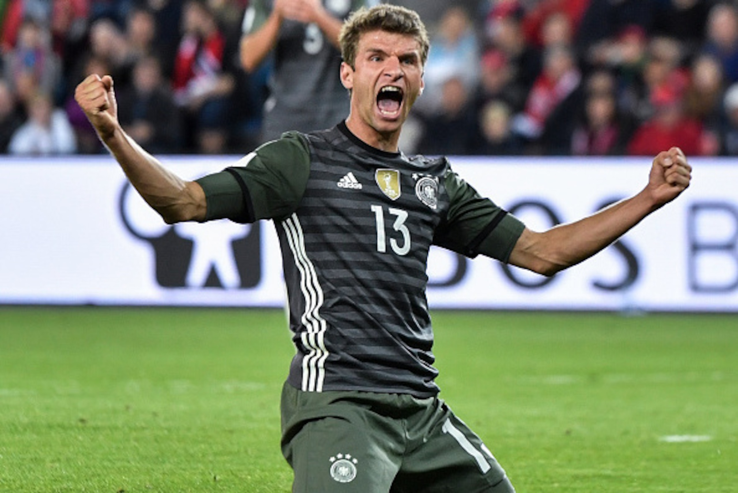 Germany's midfielder Thomas Mueller celebrates after scoring the 0-3 goal during the World Cup 2018 football qualification match between Norway and Germany in Oslo on September 4, 2016. / AFP / John MACDOUGALL        (Photo credit should read JOHN MACDOUG