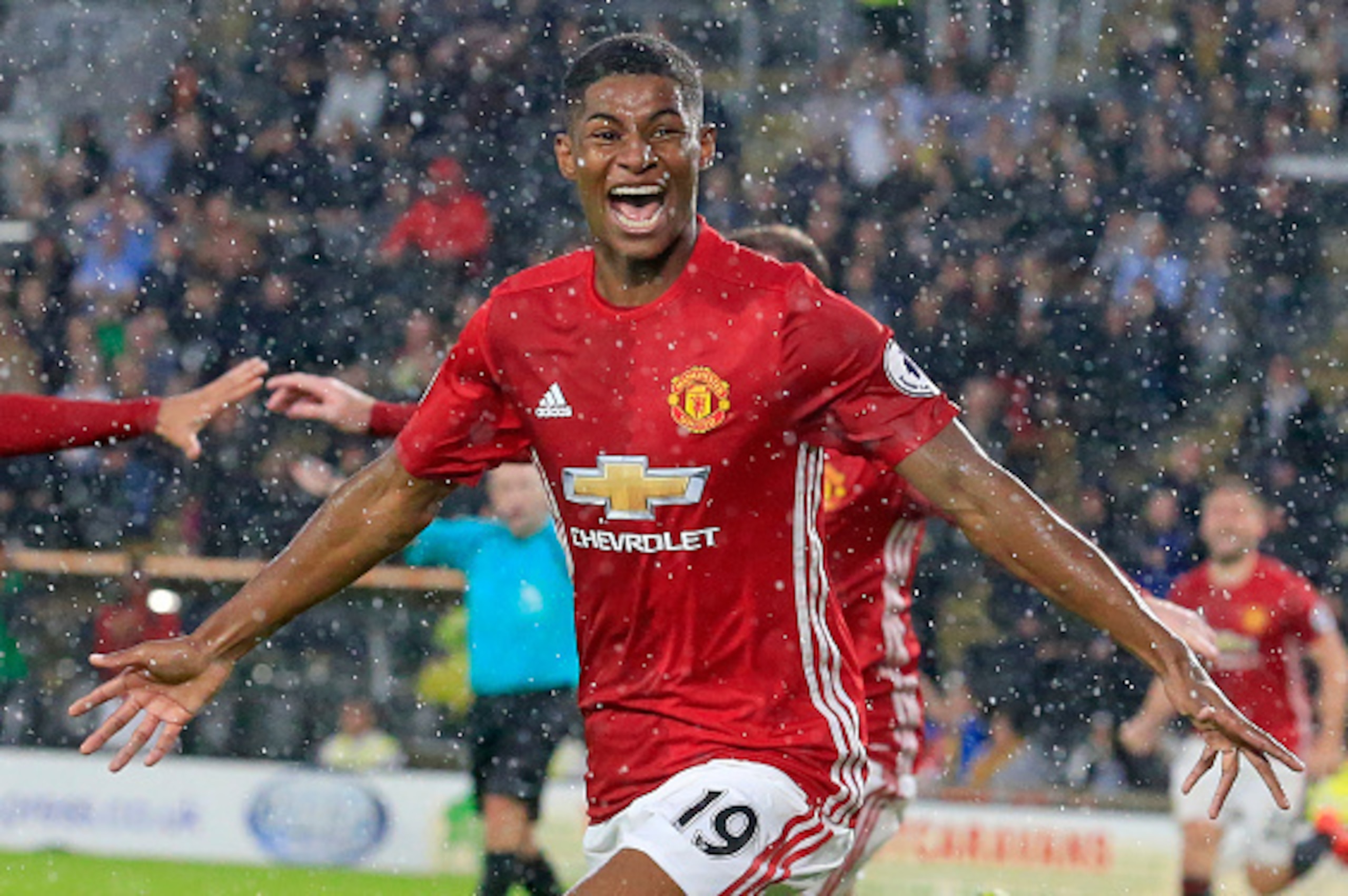 Manchester United's English striker Marcus Rashford celebrates after scoring their late winning goal during the English Premier League football match between Hull City and Manchester United at the KCOM Stadium in Kingston upon Hull, north east England on 