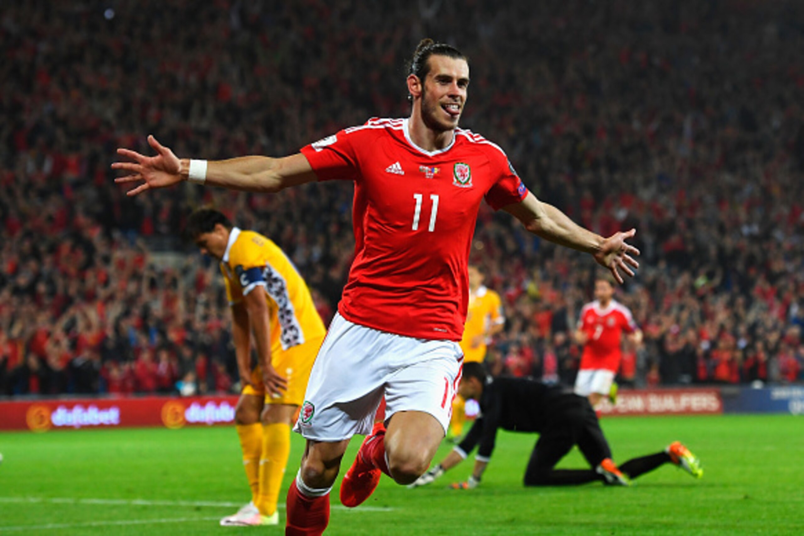 CARDIFF, WALES - SEPTEMBER 05:  Gareth Bale of Wales celebrates scoring his sides third goal during the 2018 FIFA World Cup Qualifier Group D match between Wales and Moldova at Cardiff City Stadium on September 5, 2016 in Cardiff, Wales.  (Photo by Stu Fo