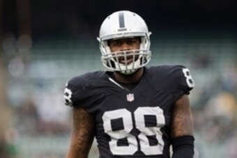 Dec 20, 2015; Oakland, CA, USA; Oakland Raiders tight end Clive Walford (88) during warm ups before the game against the Green Bay Packers at O.co Coliseum. Mandatory Credit: Kelley L Cox-USA TODAY Sports