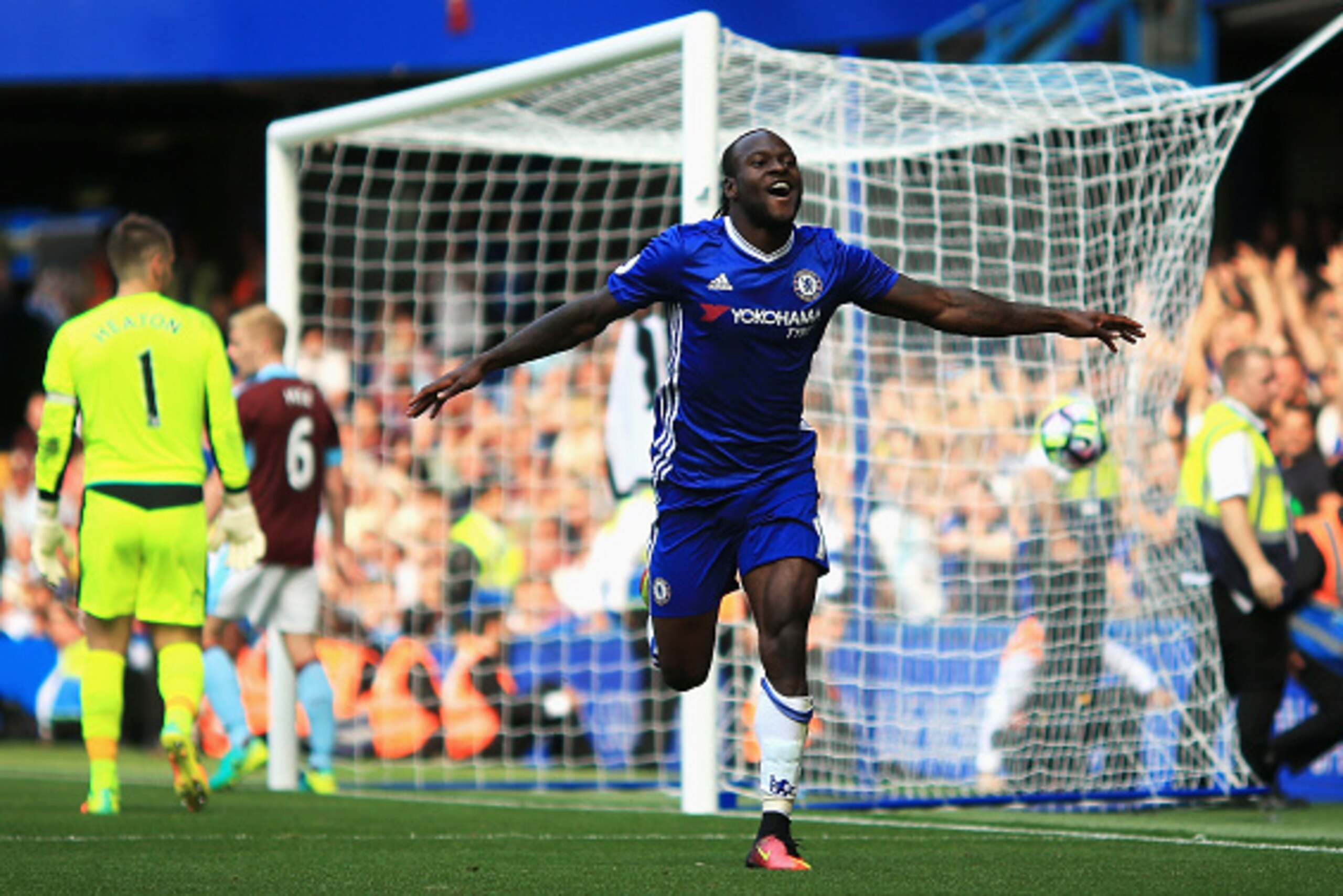LONDON, ENGLAND - AUGUST 27: Victor Moses of Chelsea celebrates scoring his sides third goal during the Premier League match between Chelsea and Burnley at Stamford Bridge on August 27, 2016 in London, England.  (Photo by Ben Hoskins/Getty Images)