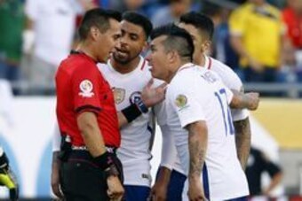Jun 10, 2016; Foxborough, MA, USA; Chile defender Gary Medel (17) argues about Bolivia delaying the game with referee Jair Marrufo during the first half of the group play stage of the 2016 Copa America Centenario at Gillette Stadium. Mandatory Credit: Win