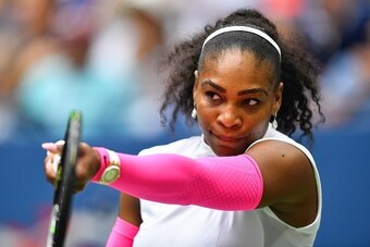 Serena Williams of US hits a return against Yaroslava Shvedova of Kazakhstan during their 2016 US Open Women's Singles match at the USTA Billie Jean King National Tennis Center in New York on September 5, 2016. / AFP / EDUARDO MUNOZ ALVAREZ        (Photo 