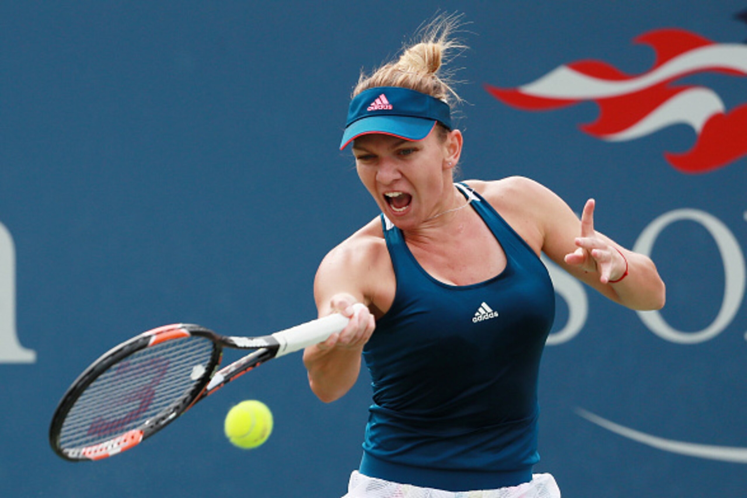NEW YORK, NY - SEPTEMBER 05:  Simona Halep of Romania returns a shot to Carla Suarez Navarro of Spain during her fourth round Women's Singles match on Day Eight of the 2016 US Open at the USTA Billie Jean King National Tennis Center on September 5, 2016 i