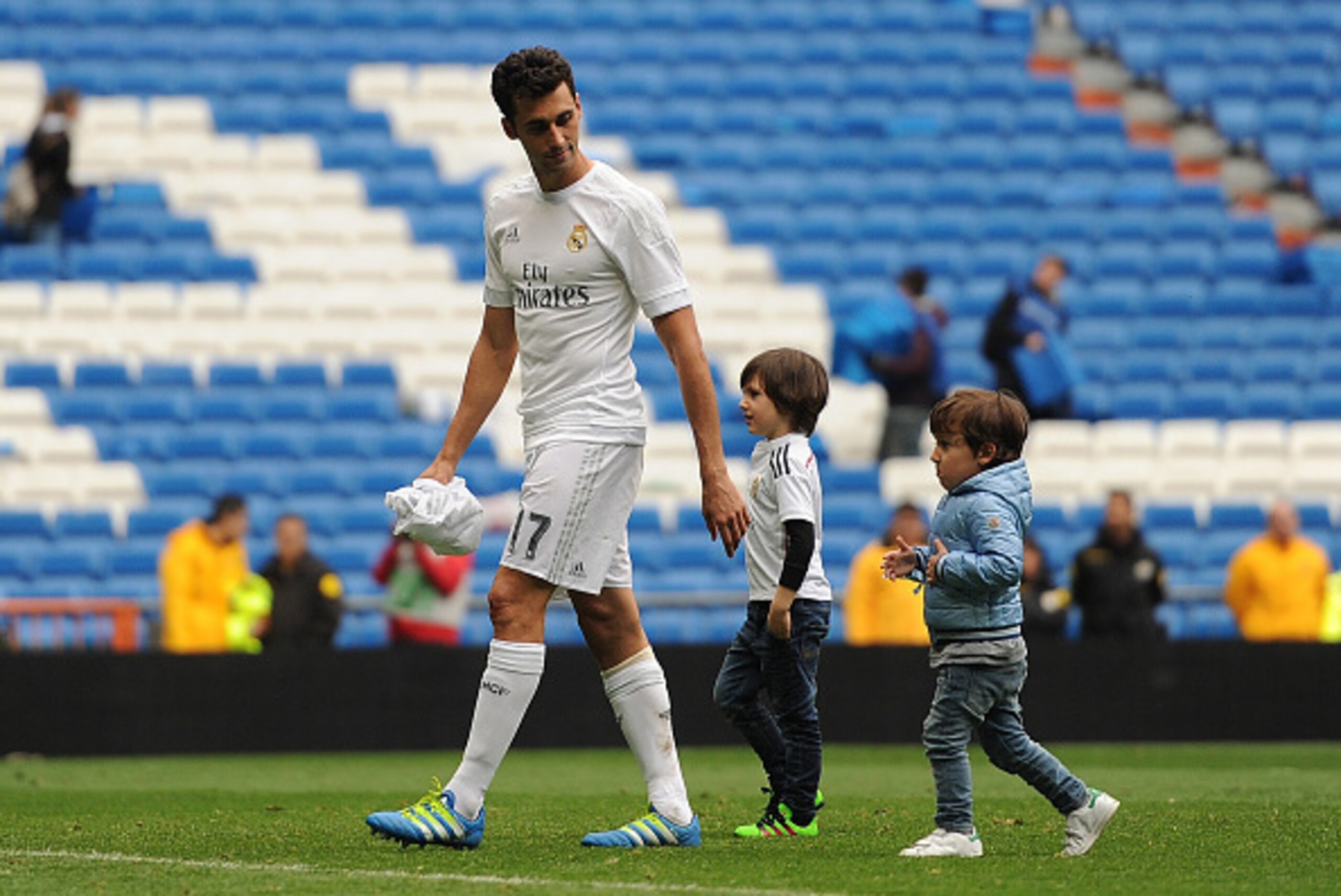 MADRID, SPAIN - MAY 08:  Alvaro Arbeloa of Real Madrid brings his children onto the pitch after his last match for Real Madrid in the La Liga match between Real Madrid CF and Valencia CF at Estadio Santiago Bernabeu on May 8, 2016 in Madrid, Spain.   (Pho