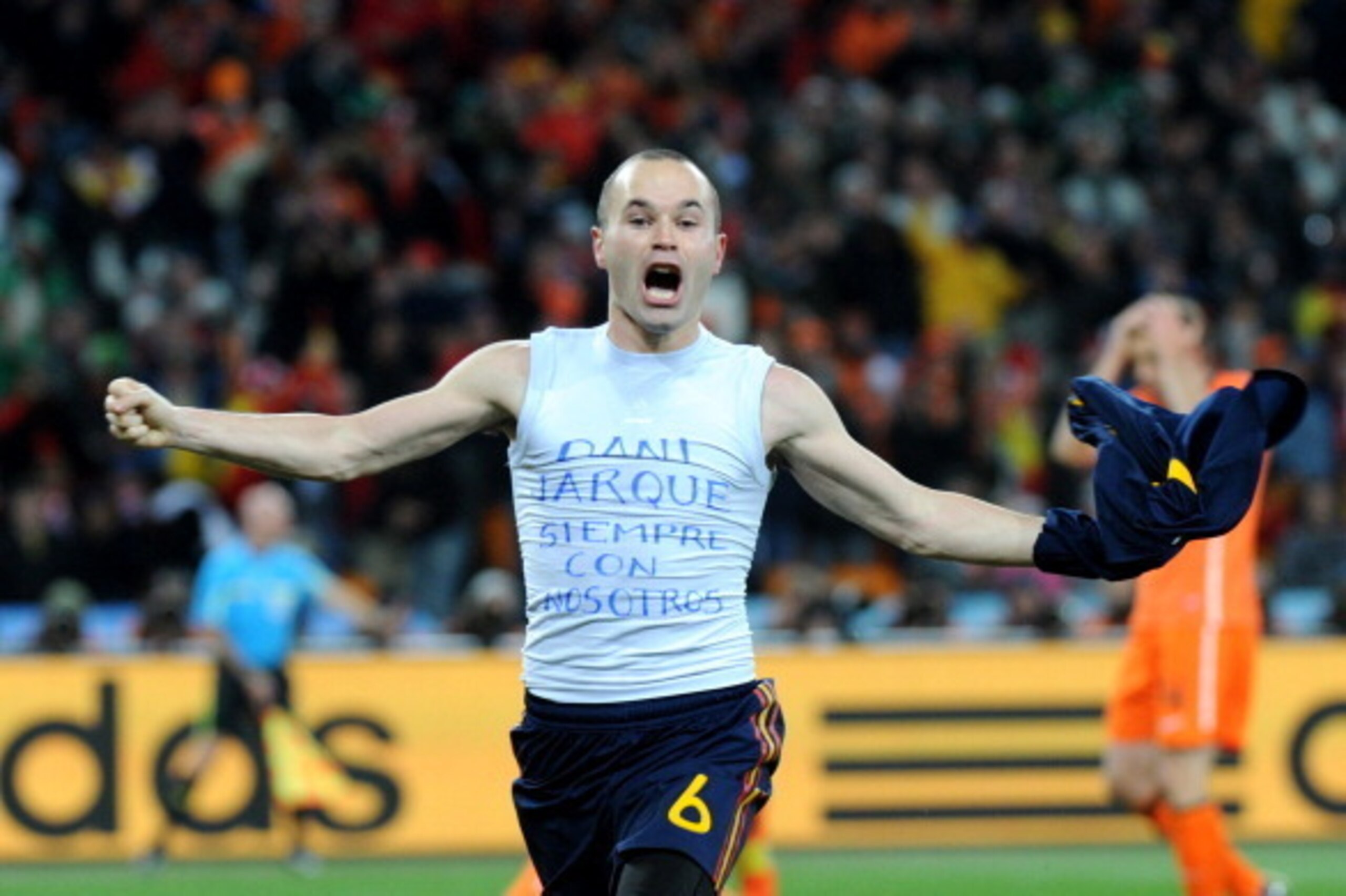 Spain's midfielder Andres Iniesta celebrates after scoring during extra-time in the 2010 World Cup football final Netherlands vs. Spain on July 11, 2010 at Soccer City stadium in Soweto, suburban Johannesburg.    AFP PHOTO / GABRIEL BOUYS (Photo credit sh