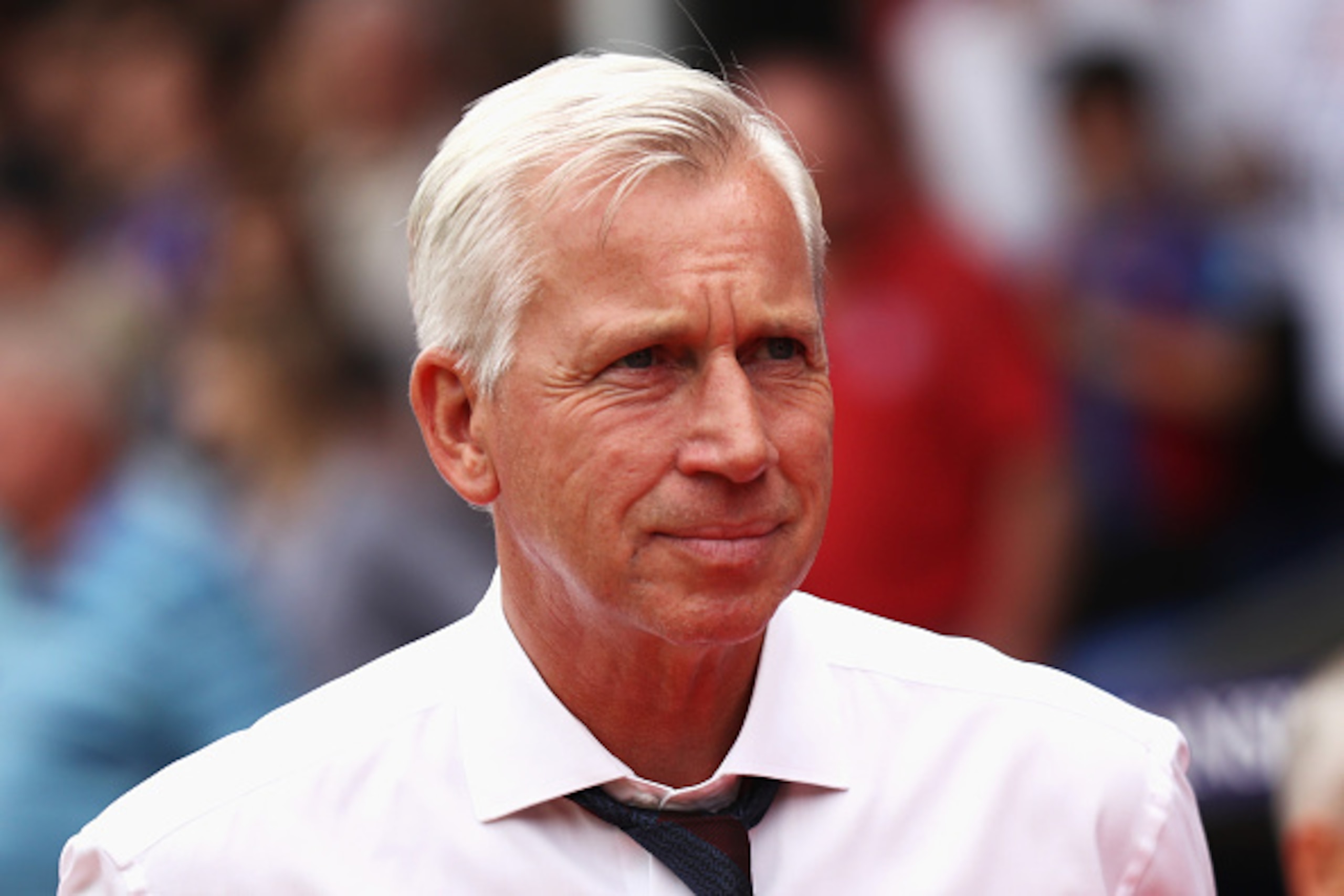 LONDON, ENGLAND - AUGUST 27:  Alan Pardew, Manager of Crystal Palace looks on during the Premier League match between Crystal Palace and AFC Bournemouth at Selhurst Park on August 27, 2016 in London, England.  (Photo by Bryn Lennon/Getty Images)