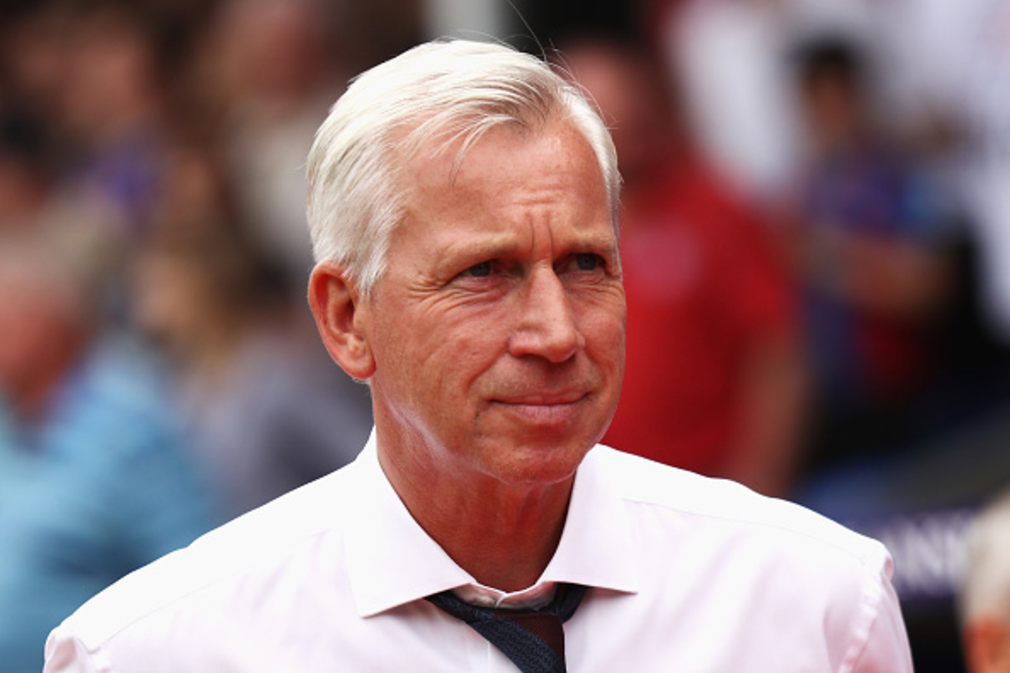 LONDON, ENGLAND - AUGUST 27:  Alan Pardew, Manager of Crystal Palace looks on during the Premier League match between Crystal Palace and AFC Bournemouth at Selhurst Park on August 27, 2016 in London, England.  (Photo by Bryn Lennon/Getty Images)