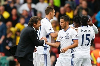Chelsea's Italian head coach Antonio Conte (L) shakes hands with Chelsea's Belgian midfielder Eden Hazard (C) after the final whistle in the English Premier League football match between Watford and Chelsea at Vicarage Road Stadium in Watford, north of Lo